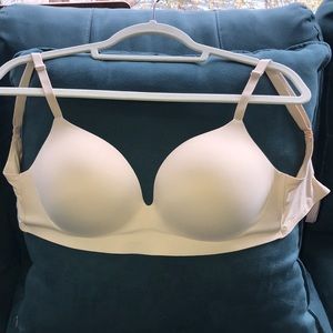 Victoria’s Secret Wireless Push Up Size 34DD